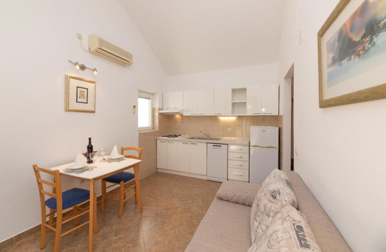 Apartments Jelena Supetar - Four Apartments - A Small House With A Private Yard - Two-Room Apartment With A Sea View - Studio Apartment - Two-Room Apartment With Garden View- Free Parking Exteriér fotografie