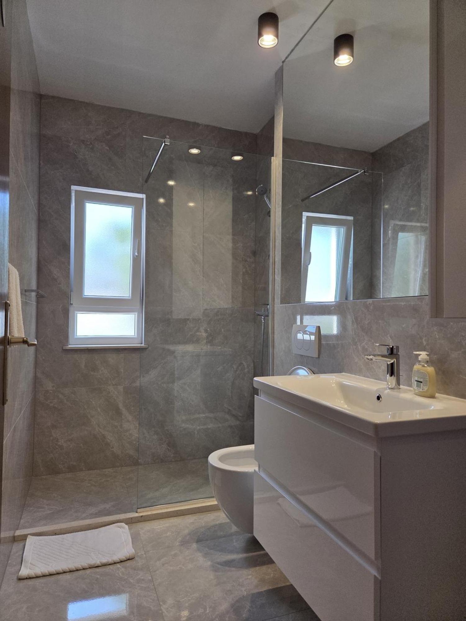 Apartments Jelena Supetar - Four Apartments - A Small House With A Private Yard - Two-Room Apartment With A Sea View - Studio Apartment - Two-Room Apartment With Garden View- Free Parking Exteriér fotografie