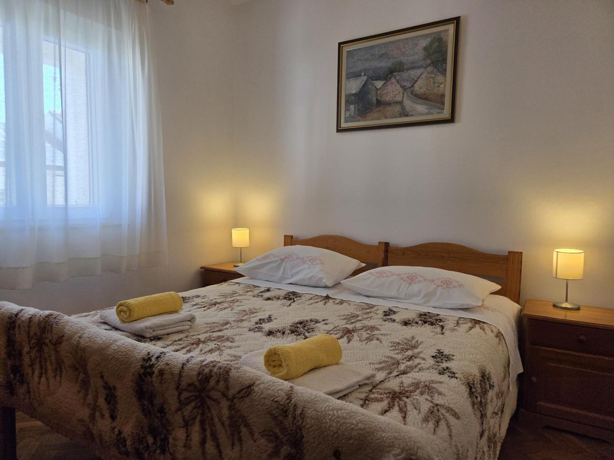 Apartments Jelena Supetar - Four Apartments - A Small House With A Private Yard - Two-Room Apartment With A Sea View - Studio Apartment - Two-Room Apartment With Garden View- Free Parking Exteriér fotografie