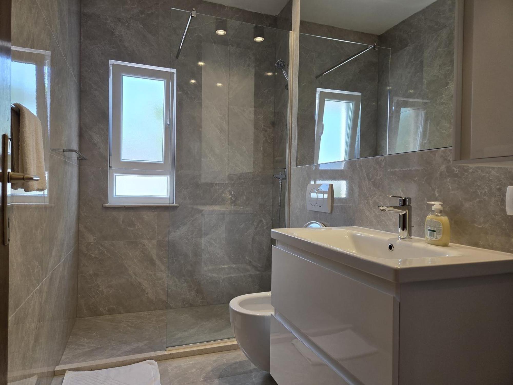 Apartments Jelena Supetar - Four Apartments - A Small House With A Private Yard - Two-Room Apartment With A Sea View - Studio Apartment - Two-Room Apartment With Garden View- Free Parking Exteriér fotografie