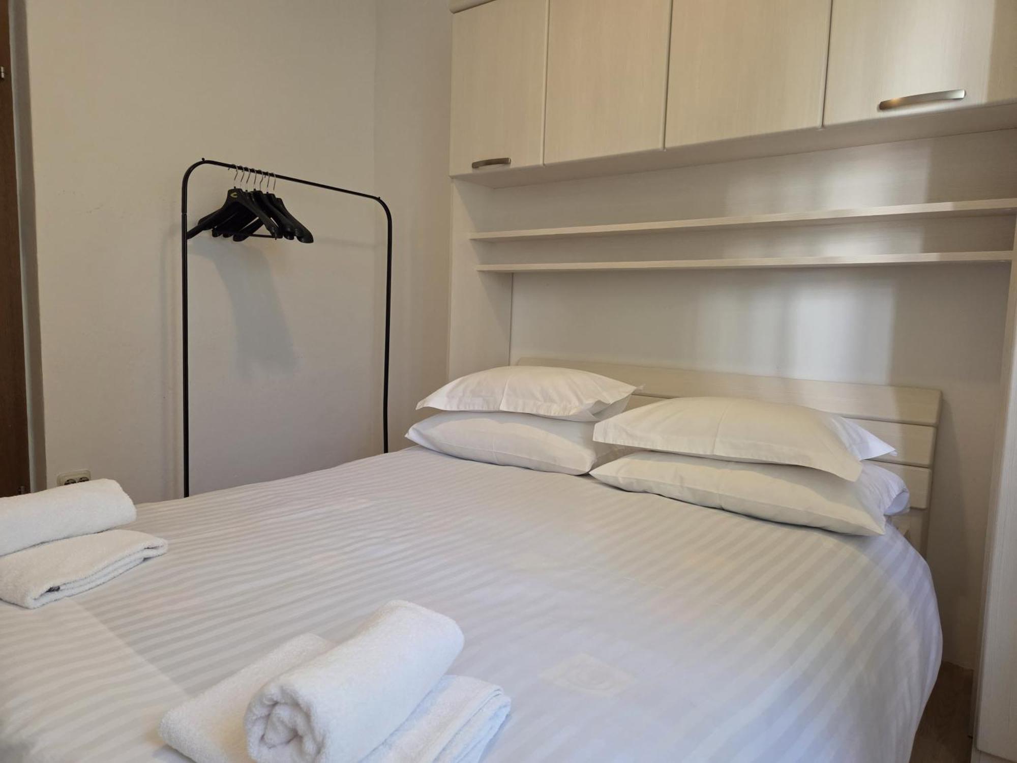 Apartments Jelena Supetar - Four Apartments - A Small House With A Private Yard - Two-Room Apartment With A Sea View - Studio Apartment - Two-Room Apartment With Garden View- Free Parking Exteriér fotografie