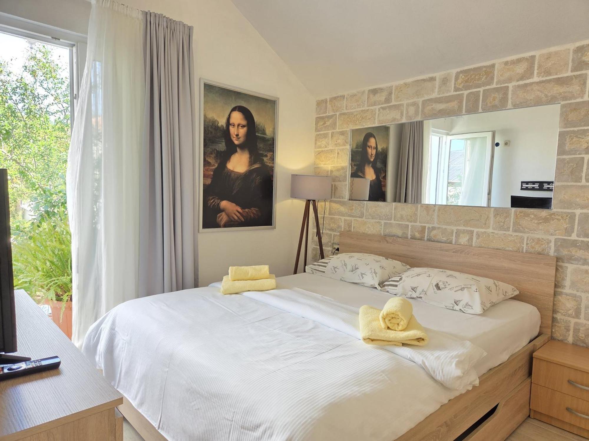 Apartments Jelena Supetar - Four Apartments - A Small House With A Private Yard - Two-Room Apartment With A Sea View - Studio Apartment - Two-Room Apartment With Garden View- Free Parking Exteriér fotografie