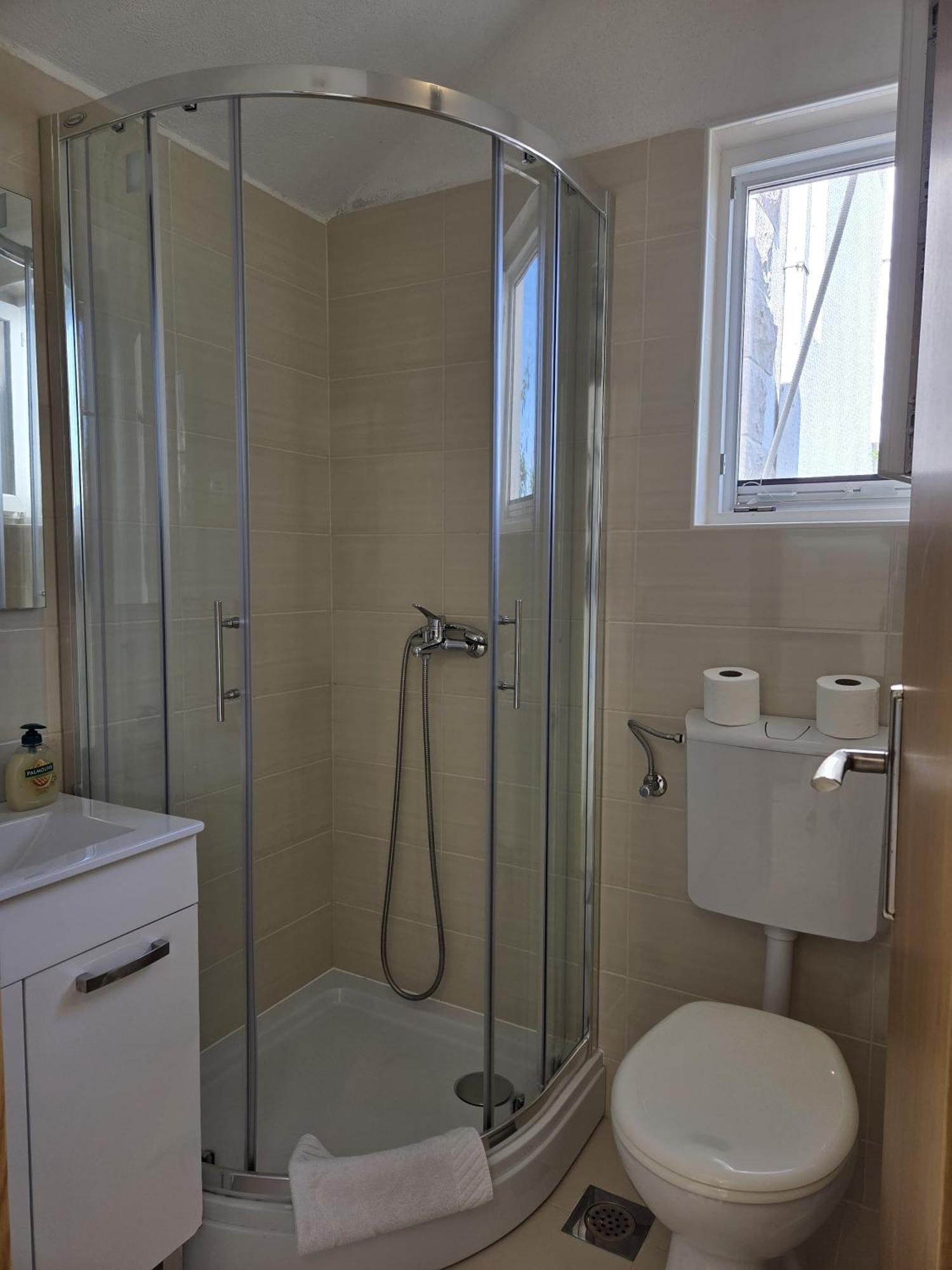 Apartments Jelena Supetar - Four Apartments - A Small House With A Private Yard - Two-Room Apartment With A Sea View - Studio Apartment - Two-Room Apartment With Garden View- Free Parking Exteriér fotografie